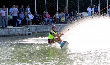 Su üstünde dans ettiler