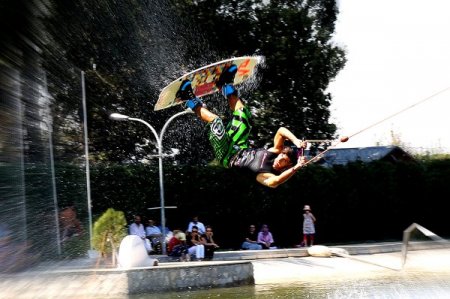 Su üstünde dans ettiler