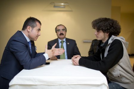 Suat Kılıç, kendisine yumurta atan genç ile buluştu