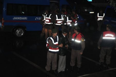 'Suç örgütü üyesi' 25 kişi adliyeye sevk edildi