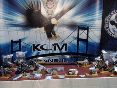 Suç örgütüne yönelik operasyon polis kamerasında