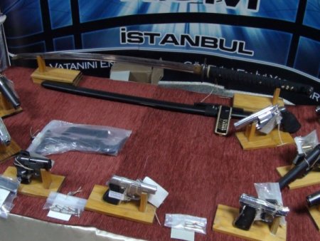 Suç örgütüne yönelik operasyon polis kamerasında