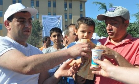 Sucuk festivalinde 1,5 ton sucuk dağıtıldı