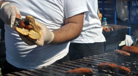 Sucuk festivalinde 1,5 ton sucuk dağıtıldı