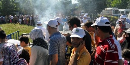 Sucuk festivalinde 1,5 ton sucuk dağıtıldı