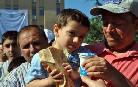Sucuk festivalinde 1,5 ton sucuk dağıtıldı