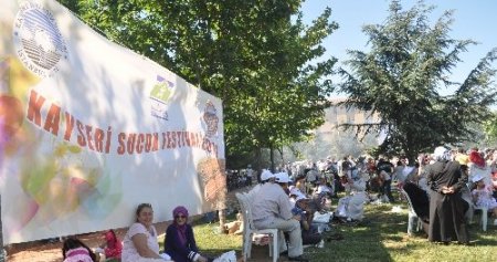 Sucuk festivalinde 1,5 ton sucuk dağıtıldı