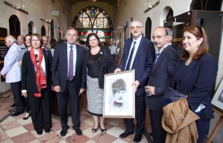 'Sudaki Damlalar' isimli ebru sergisi açıldı