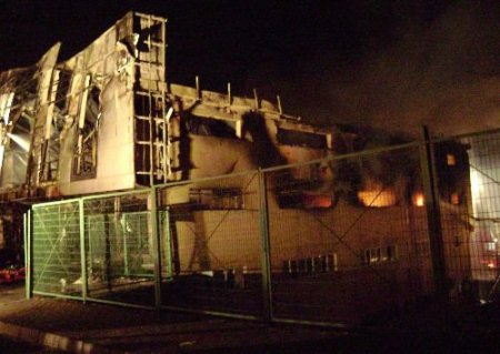 Sultanbeyli'deki Fabrika Yangını 3 Saatte Kontrol Altına Alındı
