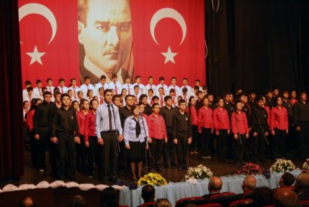 Sunum Yapan Öğrenci Sahnede Duygulandı