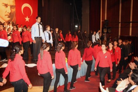 Sunum Yapan Öğrenci Sahnede Duygulandı