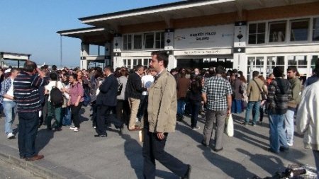 Şüpheli çanta vapur kaçırttı