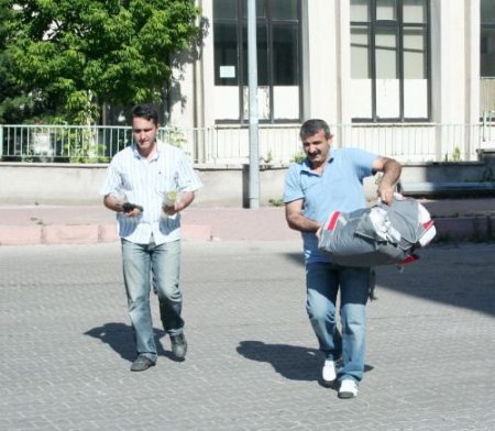 Şüpheli Çantadan Çamaşır Çıktı