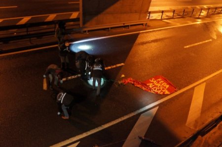 Şüpheli paket E-5 Karayolunu trafiğe kapattırdı