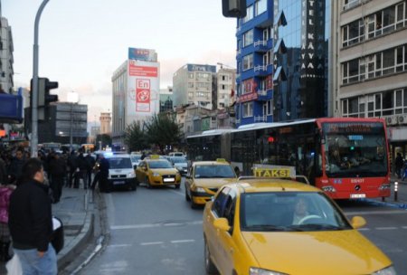 Şüpheli paket paniğe neden oldu