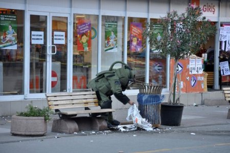 Şüpheli paket pet şişeli fünye ile patlatıldı