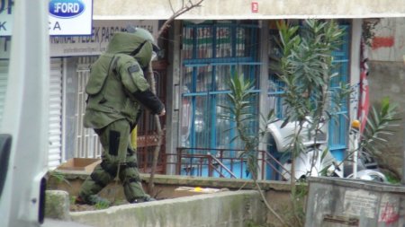 Şüpheli paket polisi alarma geçirdi