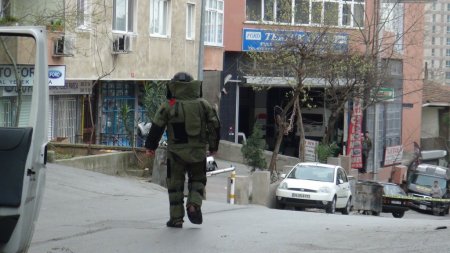 Şüpheli paket polisi alarma geçirdi