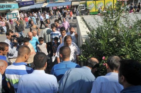 Şüpheli paketten kaldırım taşı çıktı