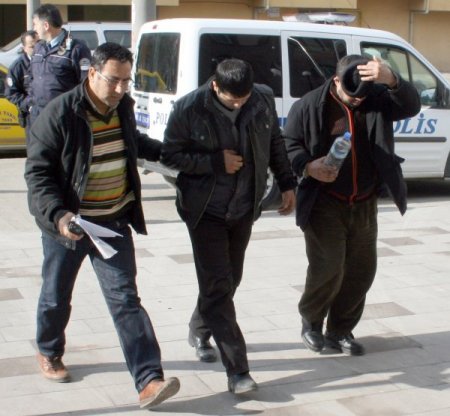 Şüpheli şahıslardan 8 kilo esrar çıktı