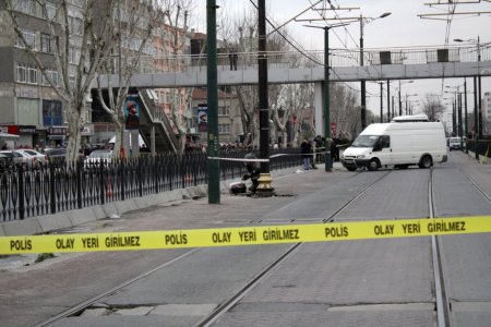 Şüpheli sepet, tramvay seferlerini durdurdu