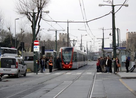 Şüpheli sepet, tramvay seferlerini durdurdu