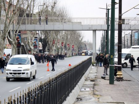 Şüpheli sepet, tramvay seferlerini durdurdu
