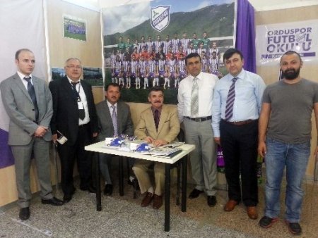 Sürat Kargo, Feshane’de stant açan belediye ve firma stantlarını ziyaret etti