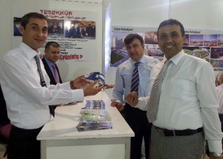 Sürat Kargo, Feshane’de stant açan belediye ve firma stantlarını ziyaret etti