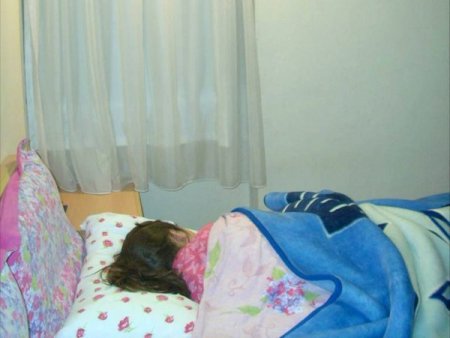 Sürekli Uyuyan Kız Çocuğu