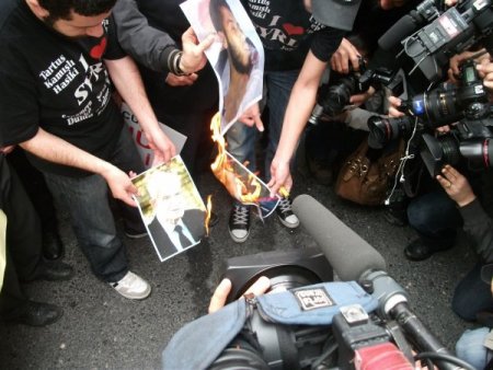 Suriye Başkonsolosluğu Önünde Protesto