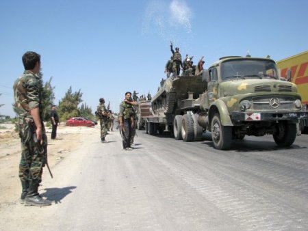 Suriye Ordusu Zafer İşaretleriyle Hama'dan Çekiliyor