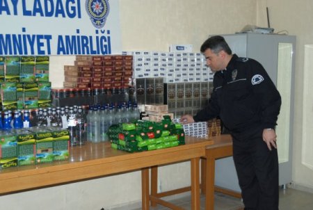 Suriye plakalı otobüste kaçak eşya ele geçirildi