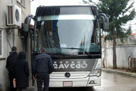 Suriye plakalı otobüste kaçak eşya ele geçirildi