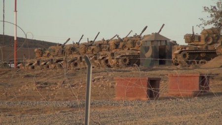 Suriye sınırına tank sevkiyatı yapıldı