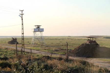 Suriye'de çatışmalar arttı, sınıra tanklar için yeni mevzi kazıldı