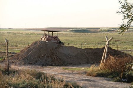 Suriye'de çatışmalar arttı, sınıra tanklar için yeni mevzi kazıldı