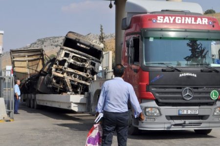 Suriye'de Yakılan Tır'lar Türkiye'ye Getirildi