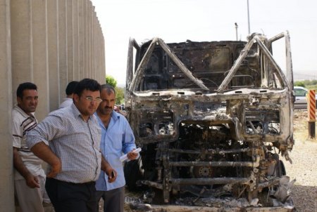 Suriye'de Yakılan Türk Tır'larından 2 Tanesi Kilis'e Getirildi