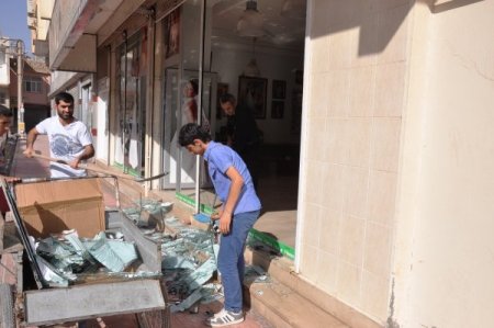 Suriye'deki patlama Nusaybin'i etkiledi, ilçe güne onarımla başladı