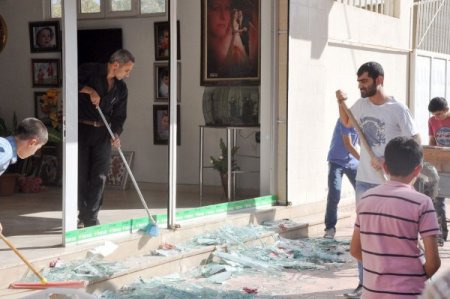 Suriye'deki patlama Nusaybin'i etkiledi, ilçe güne onarımla başladı