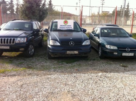 Suriye'deki savaştan faydalanıp lüks otomobil kaçakçılığı yapanlar yakalandı