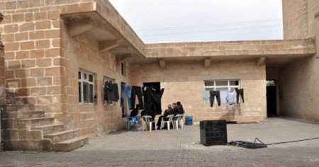 Suriye’den gelen 110 Süryani vatandaş Midyat’a yerleşti