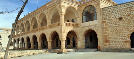 Suriye’den gelen 110 Süryani vatandaş Midyat’a yerleşti