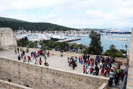 Suriyeli 134 mülteci çocuk Çeşme’yi gezdi