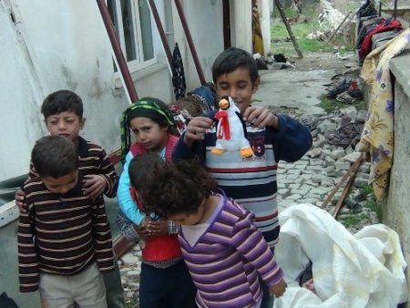 Suriyeli 15 kişilik aile, Yozgat’taki akrabalarının yanına sığındı