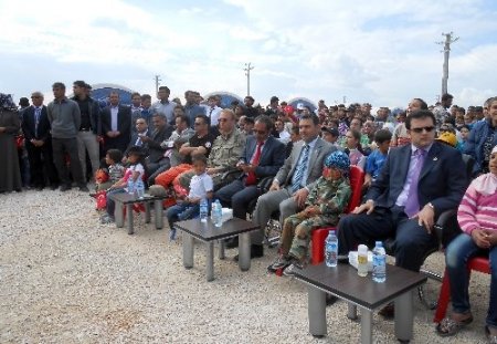 Suriyeli çocuklar, Arapça seslendirilen Karagöz-Hacivat'la eğlendi