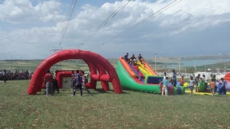 Suriyeli çocuklar, Gençlik Haftası kapsamında eğlendi