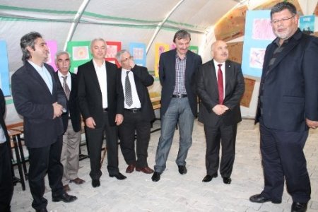 Suriyeli çocuklar hayata gülümsedi