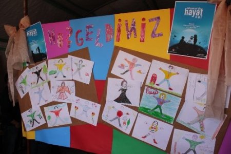 Suriyeli çocuklar hayata gülümsedi